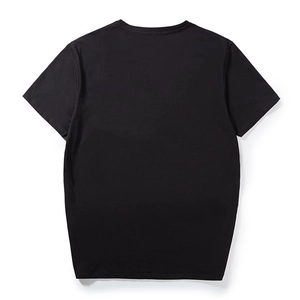 Vue arrière d'un t-shirt noir ample en coton avec col rond sur fond blanc épuré