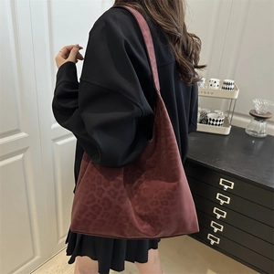 Deep burgundy leopard print tote bag in soft suede-like texture for 2025 autumn fashion