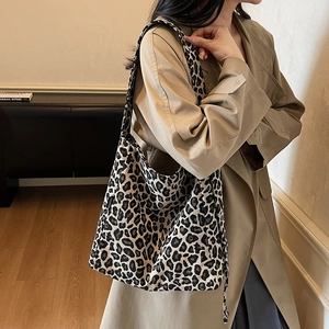 Fashionable leopard print canvas tote bag for women with large capacity and shoulder strap