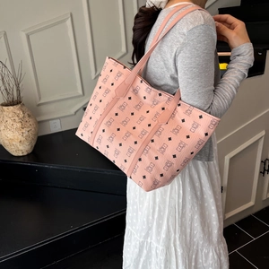 Pink quilted tote bag with bear print for women, stylish large shoulder bag for daily use