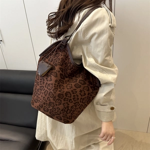 Large leopard print tote bag for women, stylish oversized canvas shoulder handbag