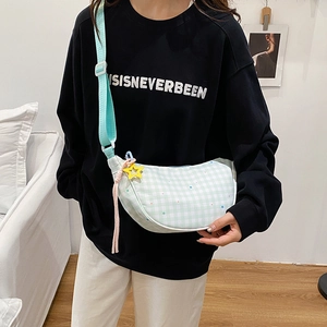 Sac bandoulière demi-lune à carreaux vert clair avec motif d'étoiles et joli pendentif