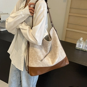 Large capacity tote bag in cream and brown leather featuring stylish diagonal zippers