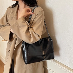 Chic black glossy leather shoulder bag with silver chain strap for 2025 fashion style