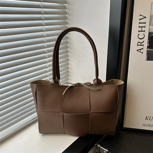 Sac Cabas Tissé en Cuir PU Grande Capacité Pour Femmes Mode Motif Damier Sac à Épaule Ensemble Deux Pièces Sac à Main