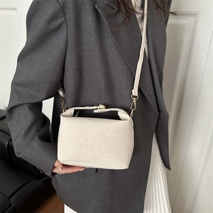 Large capacity crossbody tote bag with leopard texture and gold metal clasp closure