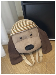 Detailansicht des Cord-Rucksacks in Hundeform mit verstellbaren Segeltuch-Gurten