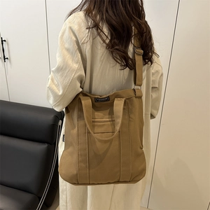 Sac fourre-tout vintage en toile marron avec bandoulière réglable pour le quotidien