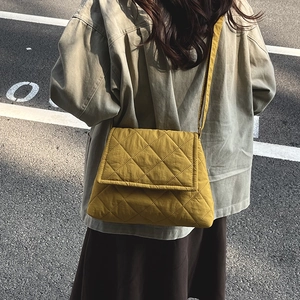 Ingwergelbe Umhängetasche mit Rautensteppung im lässigen koreanischen Modestil