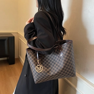 Brown leather tote bag with M-letter print and gold metal pendant for women