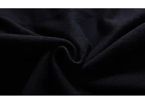 Gros plan macro de la texture du tissu noir et du tissage premium sur le short pour hommes