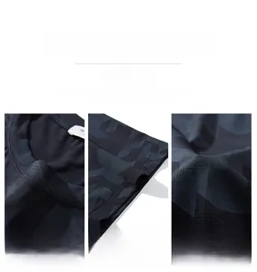 Vue détaillée du tissu mesh à séchage rapide et des coutures plates sur le t-shirt de sport