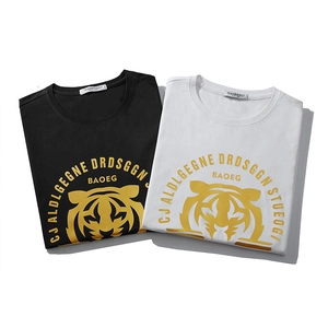 T-shirt oversize bianche e nere con stampa testa di tigre dorata e scritta grafica