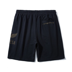 Short décontracté noir pour homme avec motif d'aile doré et lettrage gothique au dos