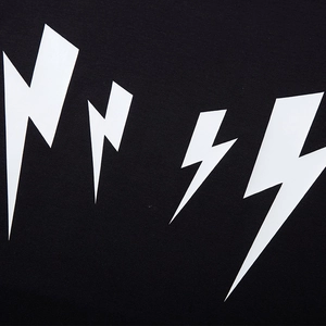 T-shirt noir surdimensionné en coton avec imprimé éclair blanc pour un style d'été
