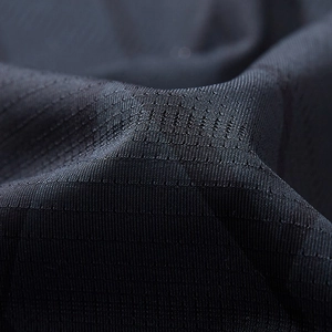 Men's loose quick-dry sports t-shirt in black breathable jacquard technical fabric