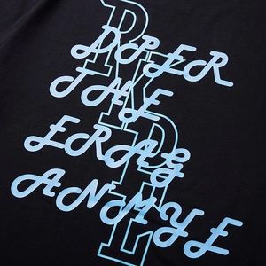 T-shirt noir oversize en coton avec imprimé artistique de lettres bleues sur la poitrine