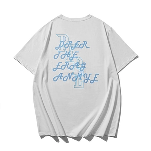 T-shirt blanc surdimensionné en coton avec imprimé artistique bleu clair au dos