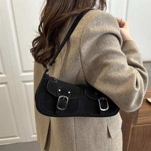 Sac sous le bras chic en simili daim noir avec boucles argentées et fermeture éclair