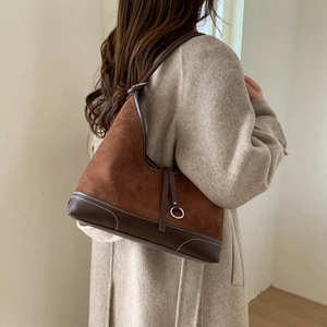 Minimalist large tote bag in brown suede and leather patchwork for autumn winter