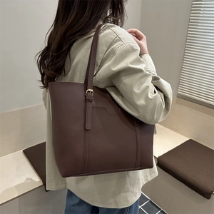 Retro large capacity dark coffee tote bag with adjustable strap and front pocket detail