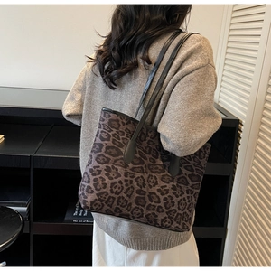 Detailed view of large leopard print tote bag with black straps for autumn casual wear