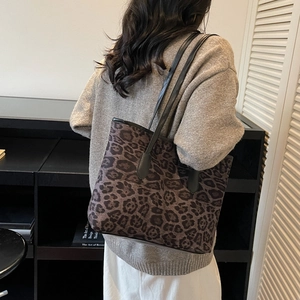 Minimalist leopard print tote bag for women, large capacity shoulder bag style