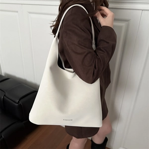 Sac fourre-tout minimaliste en cuir mat blanc à grande capacité pour femmes actives