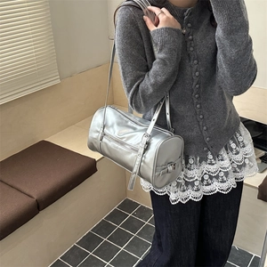 Sac à bandoulière cylindrique argenté futuriste avec double fermeture éclair pour femme