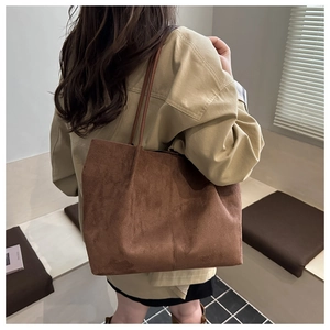 Detail of caramel suede tote bag showing large capacity and soft texture for winter