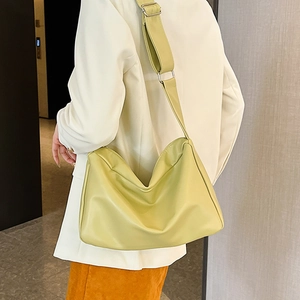 Grande borsa tote verde lime minimalista in morbida pelle sintetica per donne