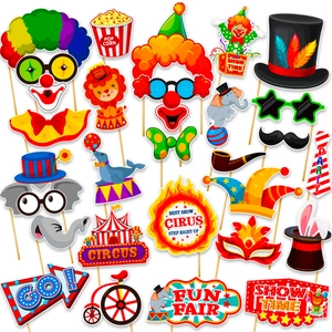 Lot de 20 accessoires photo thème cirque et carnaval avec perruque et masques d'animaux