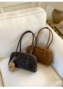 Sacs à bandoulière rétro en daim marron et anthracite avec surpiqûres blanches contrastées