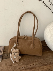 Sac à Épaule Rétro en Cuir PU pour Femmes Avec Pendentif Chien en Peluche Surpiqûres Contrastées Grande Capacité Sac Sous le Bras Vintage Boston Carré