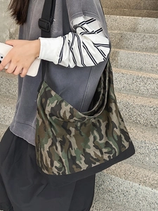 Large capacity camouflage canvas crossbody bag with adjustable black strap and durable bottom