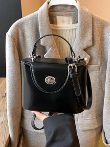 Sac à main boîte rétro noir avec fermoir rotatif argenté et poignée ronde pour l'hiver