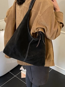 Retro black oversized hobo bag with white contrast stitching for stylish commuting