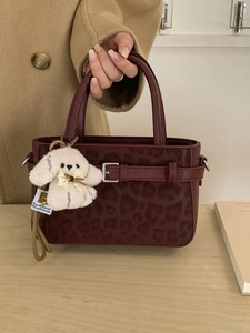 Sac à Épaule en Cuir PU Imprimé Léopard pour Femme Sac à Main Vintage Avec Charme de Chiot en Peluche Sacoche pour le Quotidien