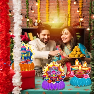 Driedelige Diwali honingraat tafeldecoratie met feestelijke Diya- en kasteelontwerpen