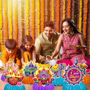 5-delige Diwali tafeldecoratieset met Ganesha en Diya patronen en honingraat voetstukken