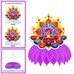 Diwali tafeldecoratie met paarse honingraatbasis en Let's Get Lit kaart voor feesten