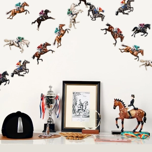 Pferderennen Party Banner mit bunten nummerierten Jockeys die über Hürden springen