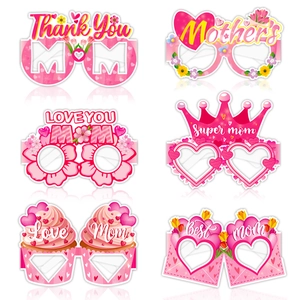 Détails de six lunettes en papier aux motifs de cœurs et fleurs pour la fête des mères