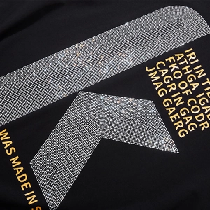 T-shirt noir oversize avec grand K en strass et impression graphique dorée