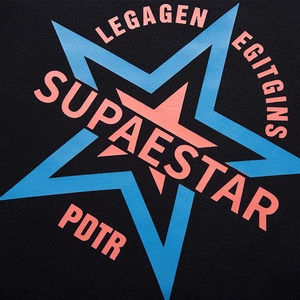 Sweat-shirt noir oversize ample avec imprimés modernes d'étoiles roses et bleues