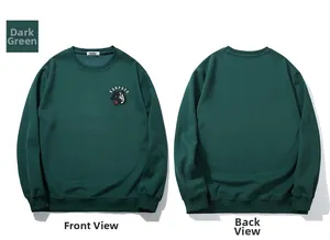 Détail de la broderie loup sur le sweat-shirt à col rond vert foncé pour hommes