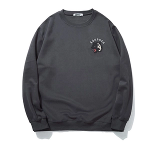 Sweat gris foncé à col rond avec broderie tête de loup et poignets côtelés
