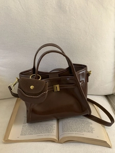 Vintage brown leather large capacity tote bag with small pouch for winter fashion