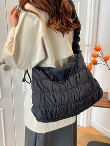 Fashionable black quilted nylon cloud bag with pleated design and large capacity shoulder strap