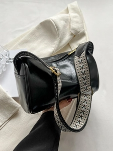 Sac cylindre rétro en cuir PU noir avec une large bandoulière tissée à motifs